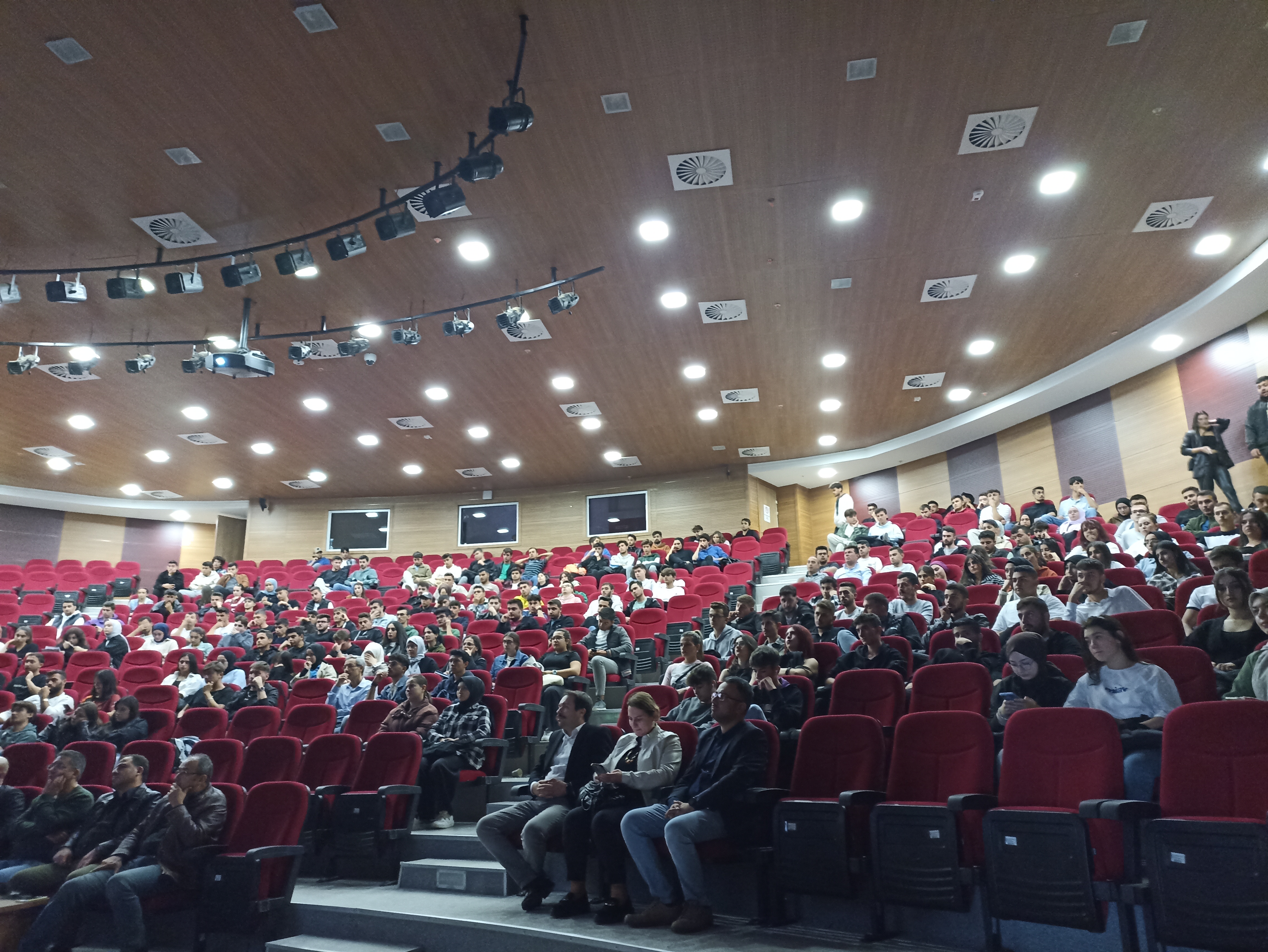 YKS İLE YERLEŞEN ÖĞRENCİLER İÇİN ORYANTASYON EĞİTİMİ