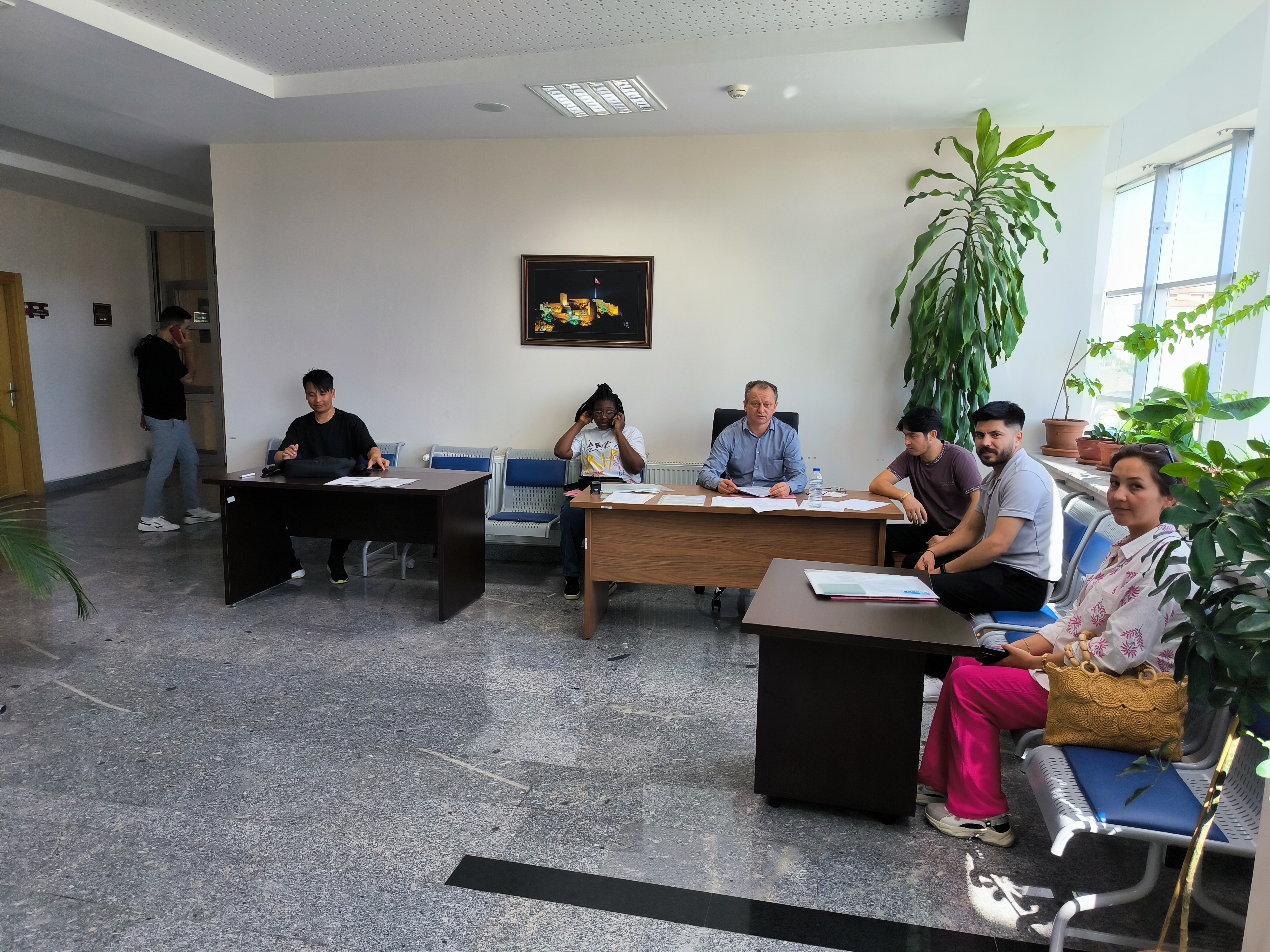 YABANCI UYRUKLU ÖĞRENCİ KAYITLARI VE İKAMET İZNİ İŞLEMLERİ BAŞKANLIĞIMIZCA YAPILMAKTADIR